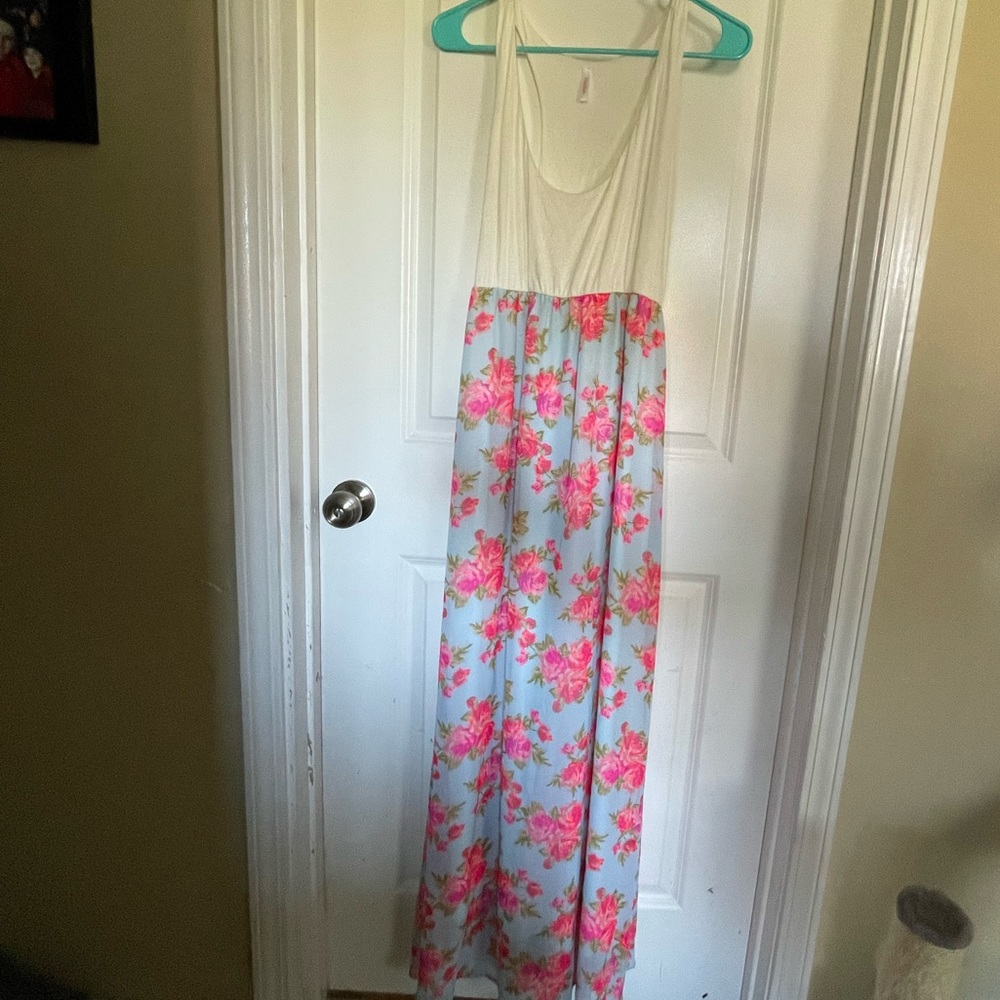 Ladies, XL, maxi dress. Ivory top, floral bottom. Spring summer vacation ready